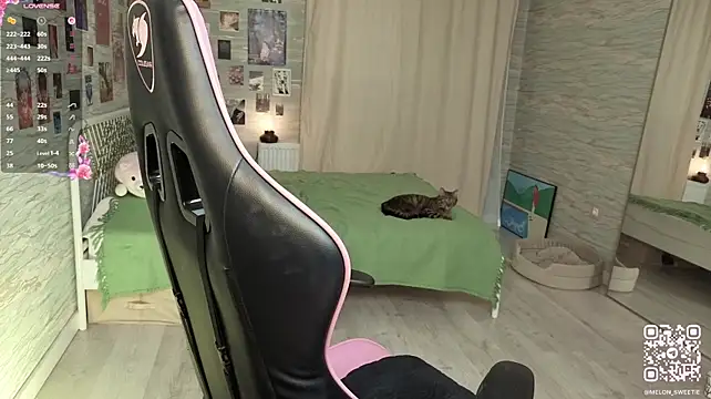 MilkyLily - Show DAT ASS