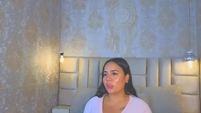 EmilyQueen3x - bounce my butt without panties