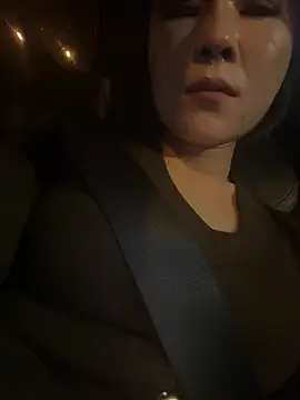 Eva10069 - 户外商业中心全裸上半身