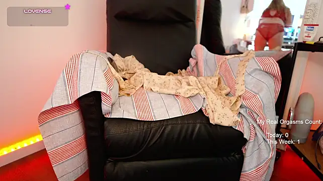 GingerAleMILF - Last Tip Gets Dildo Blowjob Vid in PM