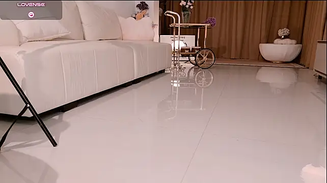 Honey113 - 高跟鞋无内M腿