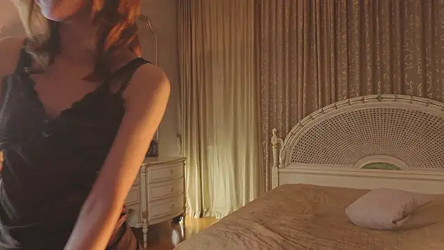 FrediaPfeiff - tease u my short & little flash my ass<3