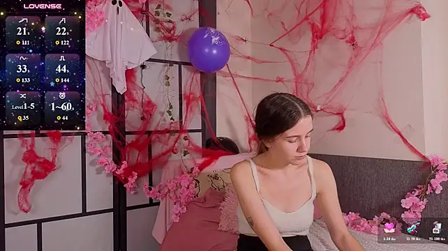 MyrtaMcclaney - massage ass under shorts