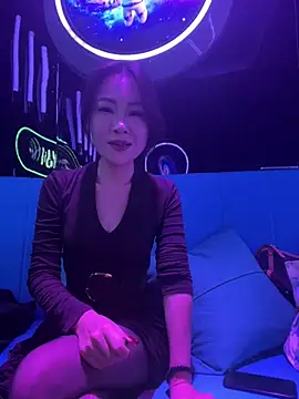 Eva10069 - 户外商业中心全裸上半身