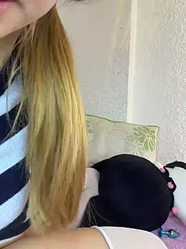 ChloeCollins__ - MISSIONARY FUCK & FIRST SQUIRT!