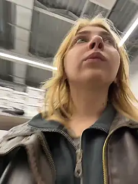 Sunny___Bunny - show tits in public