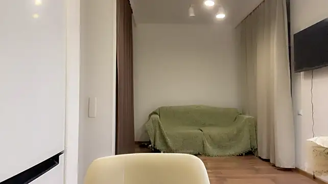 RefereedHobble - Show the bottom part of my boobs