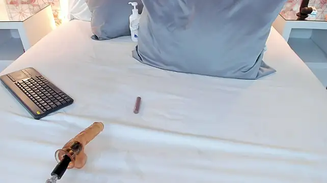 ScarletMore - Play with my pussy while I suck 🍆👅