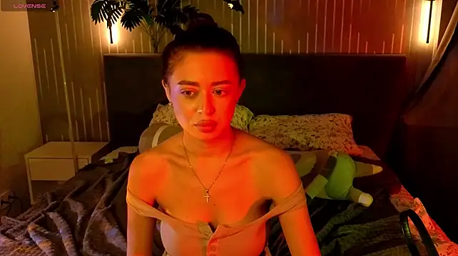 NicoleRossss - Oil on the ass and thighs