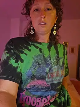 Mossy_kiss - Pussy out, fingers in