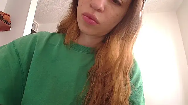 Sara_lee01 - Sensual dance + close-up teasing