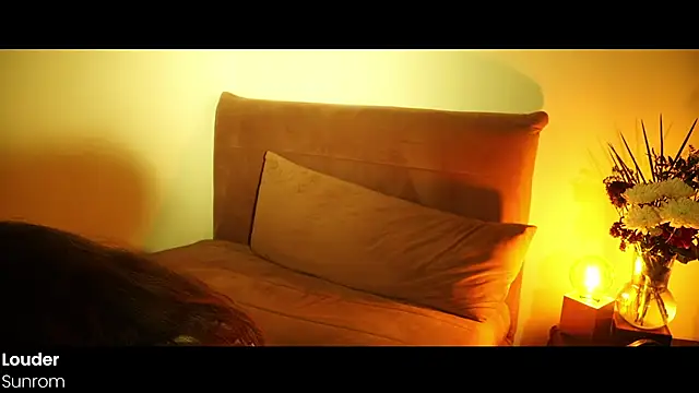 9Calliope - Gros plan seins avec crème