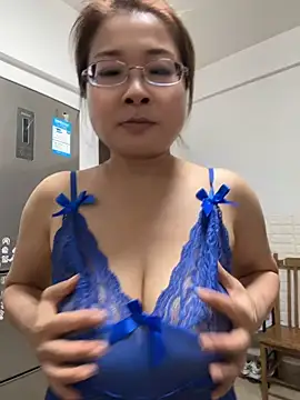 Aml38D - 吸自己奶头