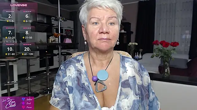 Roxana_brooks - show panties and slap ass 10 times