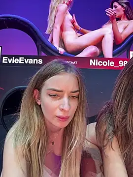 EvieEvans - LAST TIP GETS 3 PORNS WITH 50 STRANGERS