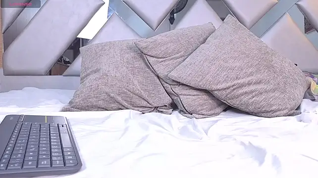Rebeccamitchell - 1 fingers in pussy!