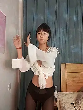 Qingqing258 - 塞跳蛋进小穴