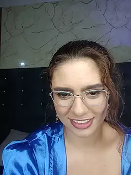 Sofiia_Carson_ - make me vibrate