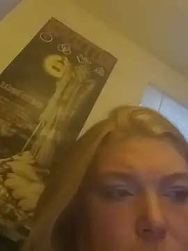 BettyandGold - Fuck my pillow