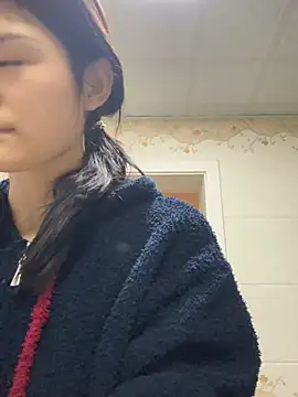 Xiaoyan55 - 主播刚成年，你们不许骗我，你们可以试试慢慢开发主播的另一面。不许提免费要求哦