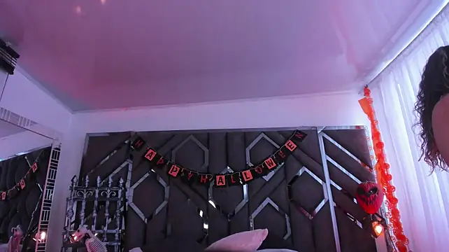 ChloeBelle_ - Undress me and put oil on my body 💦
