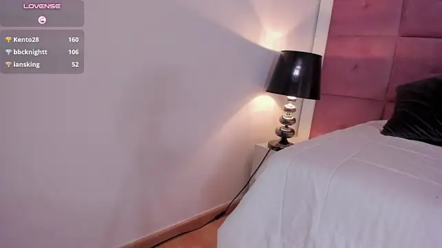 Chloe__adams_ - Puts his fingers in the pussy 🤩