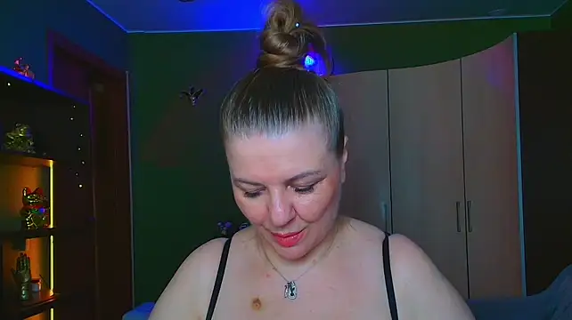 VeronikawGold - Fundraiser for nice costumes for streams