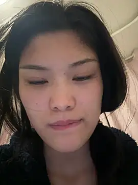 Xiaoyan55 - 主播刚成年，你们不许骗我，你们可以试试慢慢开发主播的另一面。不许提免费要求哦