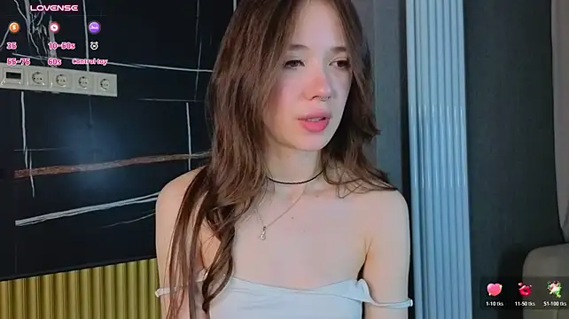 Tinyanie - Fingers walk in panties