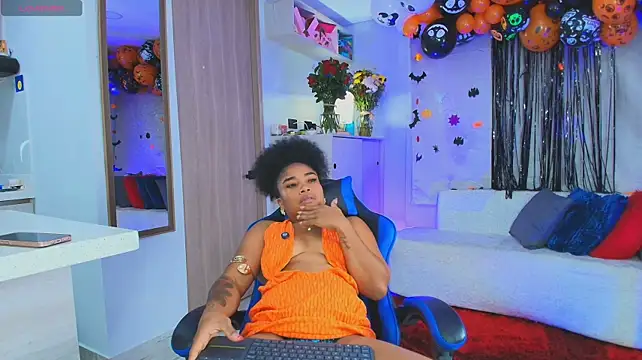 SilvannaFitt - My body wants your attention, Daddy
