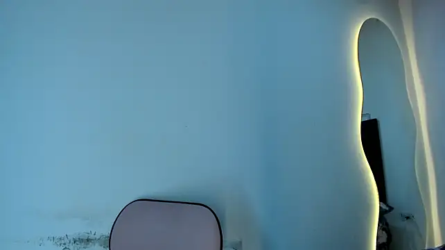 BustyGlow's Live XXX Chat