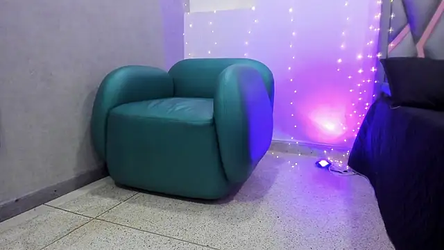 Esterlindez - show off my massive bum