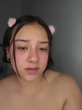 EmilyRoy77 - Dildo in my virgin pussy