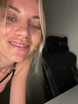 Milla__one - top with no bra ;)