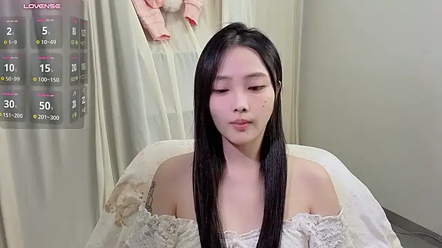 SL-RZ - 新人乔乔刚刚开播，第一次接触直播，大厅不漏点，大尺度只在​CTC​