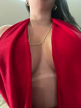 Kiim_taaylor - I put on nipple shields in public