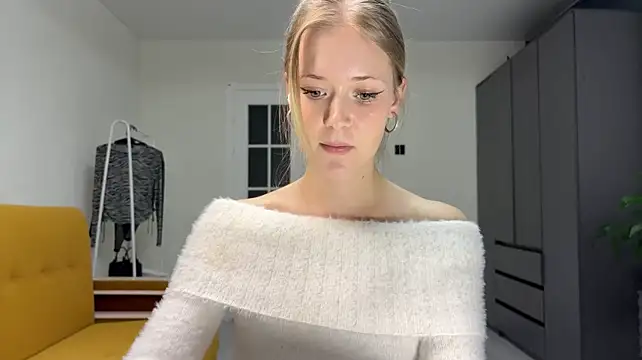 MeliMurrr - underboobies
