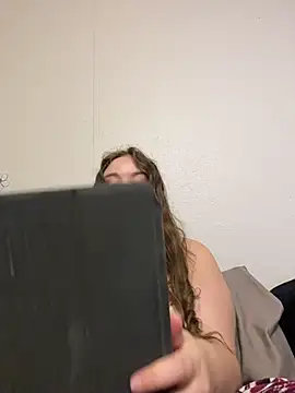 Caligirl9895 - L8 bday goal-tits out 10min/jiggle/pinch