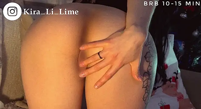 KiraLiLime - Breasts in oil with glitter (close angle