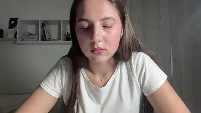 Rubymoonv - Put my hands under the top and massage🔞