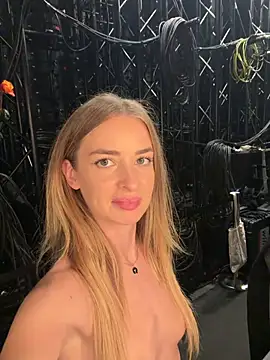 EvieEvans - LAST TIP GETS 4 PORNS WITH 50 STRANGERS