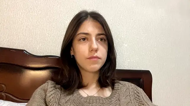 JessicaRomjue - Show legs and caress them slowlyyy