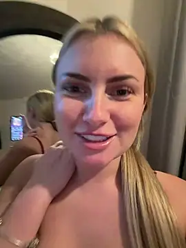 Megoliviasweet_ - Oil boobs and play 🤤