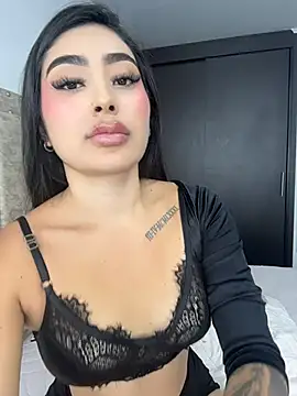 EmiilyEvans_ - show breasts