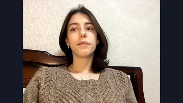 JessicaRomjue - Show legs and caress them slowlyyy