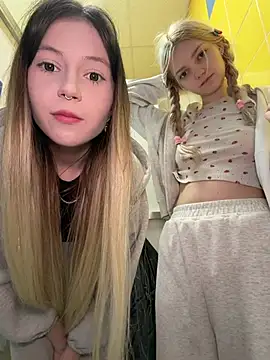 Elsawhere - elsa off her top and show boobs 10 sec