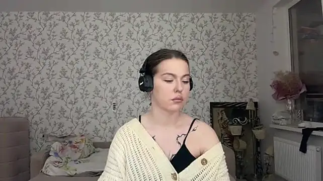 ElizbethPizza - air kisses for all