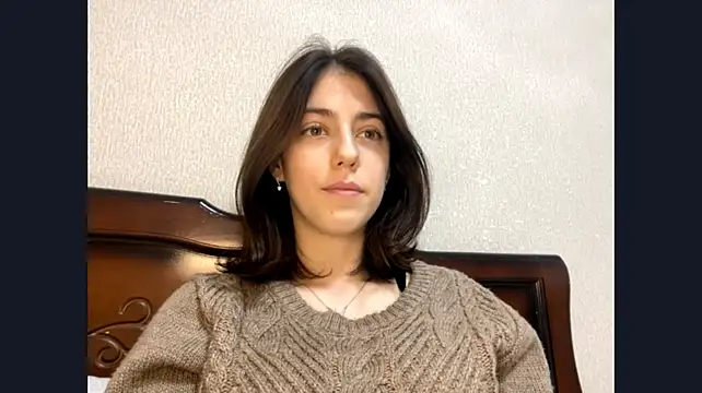 JessicaRomjue - Show legs and caress them slowlyyy