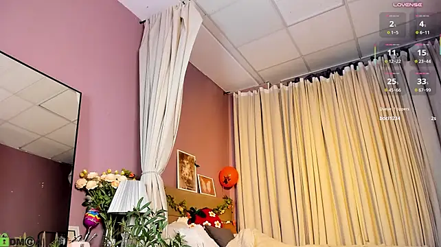 Dearly_Emily - Flash boobs