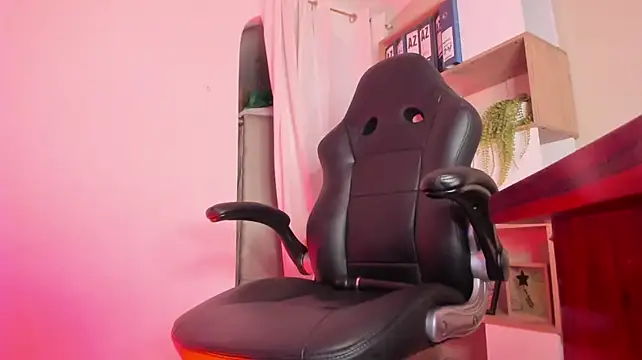 Emma_rules99 - Riding hidden dildo + show oil 🔥⛄